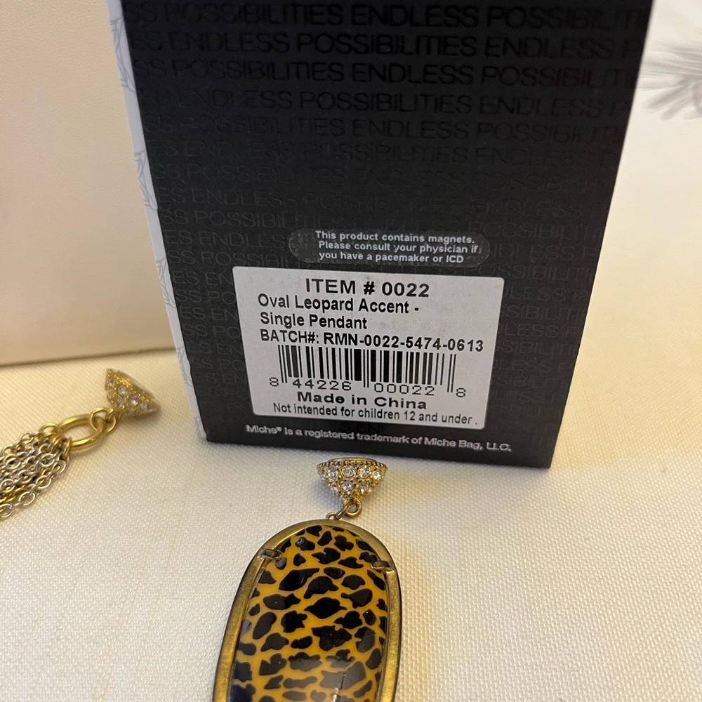 MICHE New Old Stock 18” Gold Tone Rope Necklace w/ (2) Interchangeable Pendants - Picture 4 of 10